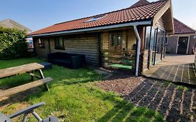 Finse Woning Op Camping De Tulpenweide